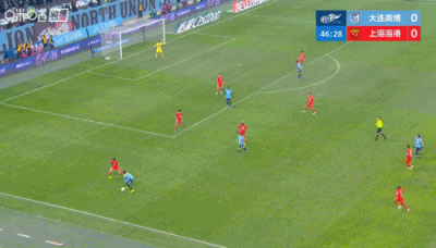 闪击！下半场刚刚开局97秒，阿奇姆彭就打打进一粒进球取得领先！下半场开场后不久