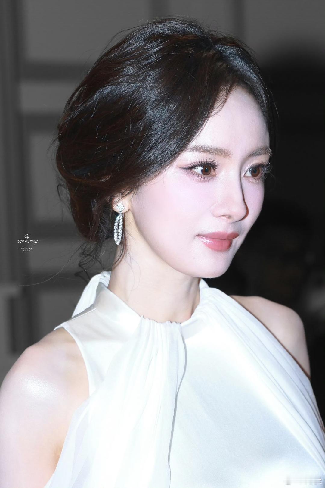 这居然是我妈幂的生图我滴妈呀这两张图的区别在哪里美成啥样了幂姐！！