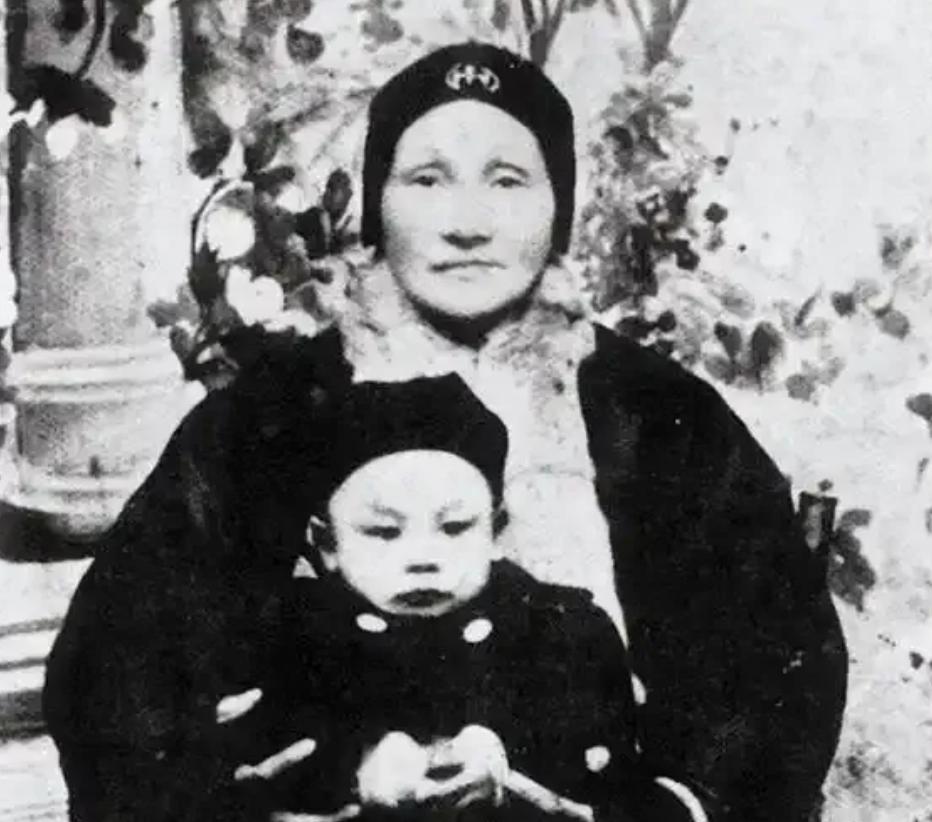 1931年，蒋介石的亲妹妹蒋瑞莲向他告状，丈夫在外沾花惹草，希望他能加以规劝，没