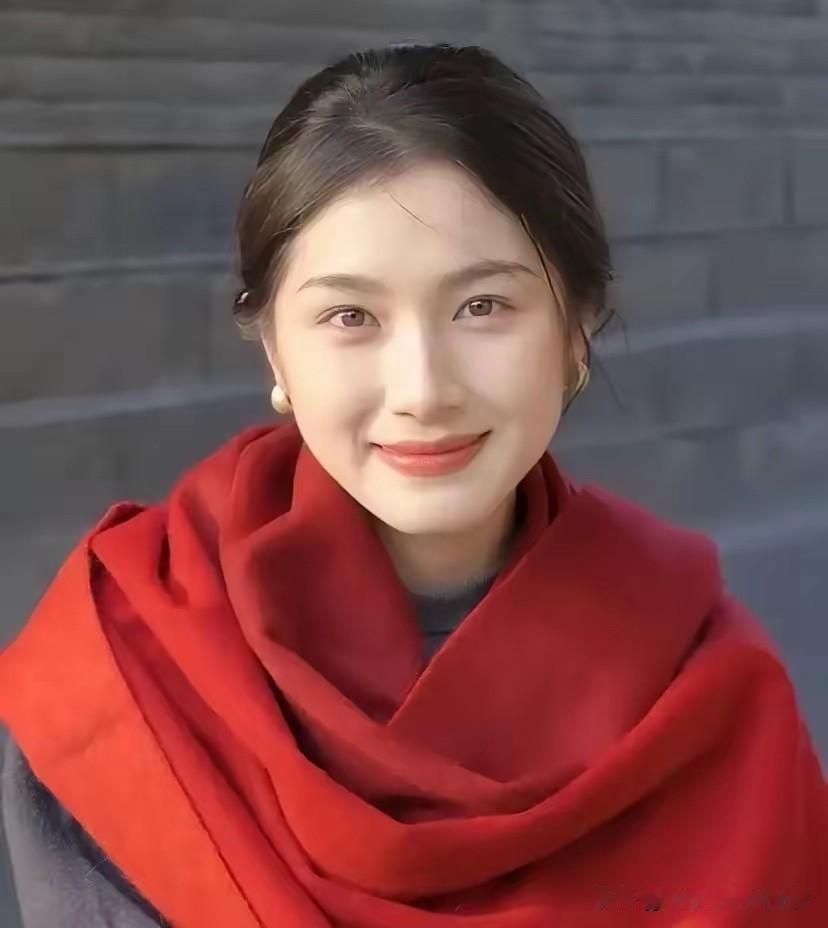 我有一件事情想不通现在来给大家说说我们这条街有一个女的比我小两岁今年