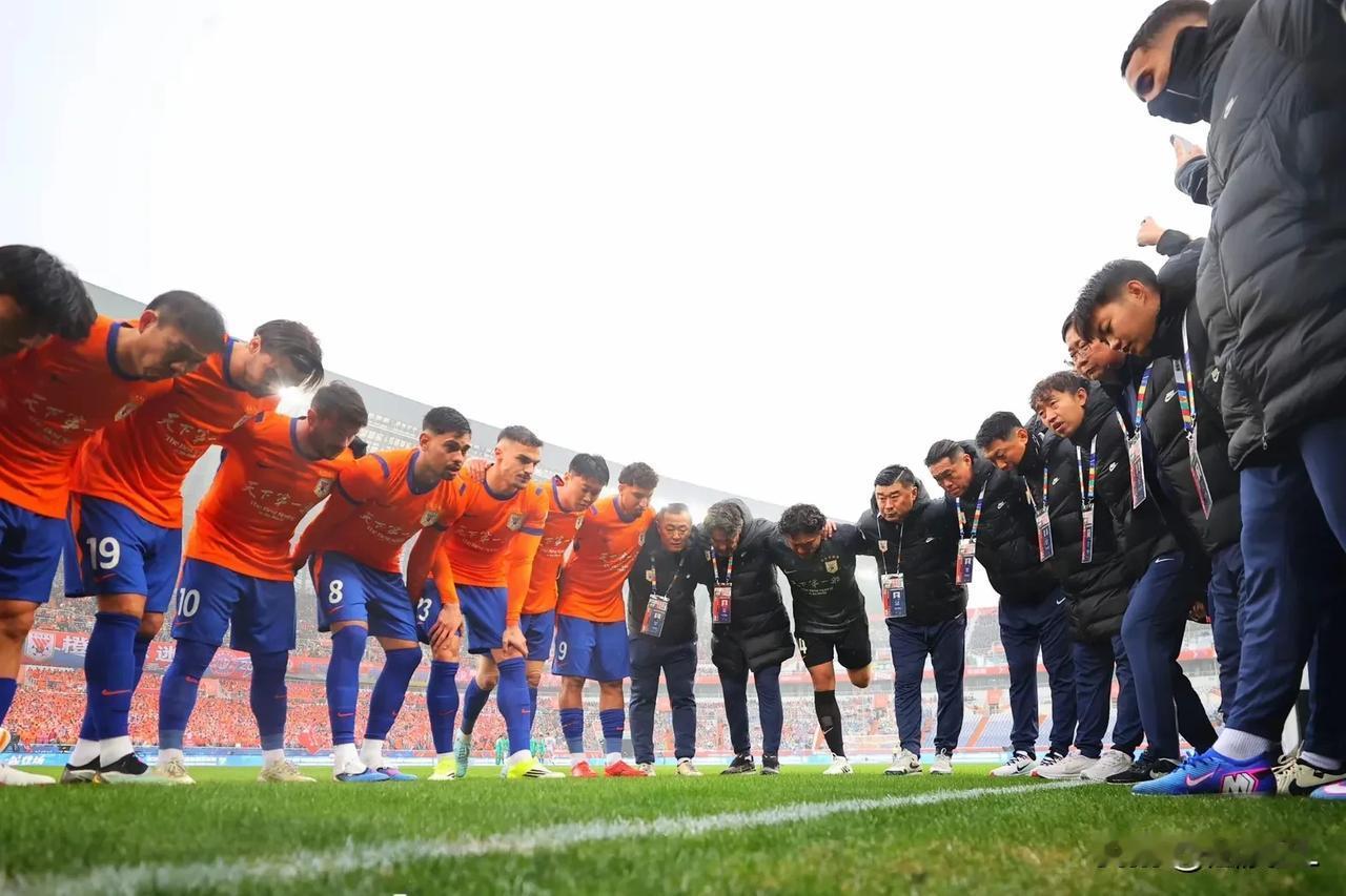 关键一战，客场对阵云南玉昆，泰山队力争实现两大目标：第一，获得新赛季中超首