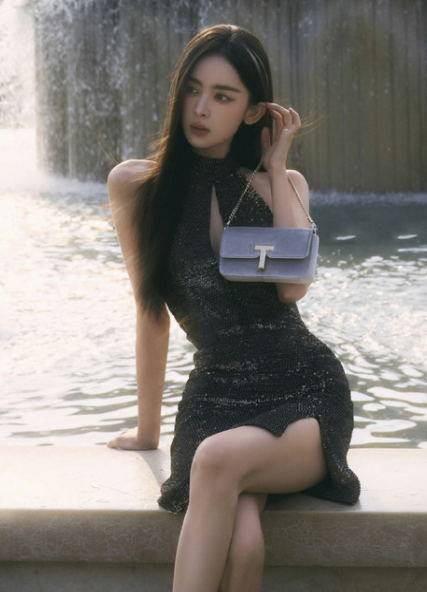 古力娜扎好会​​​，太会找角度了