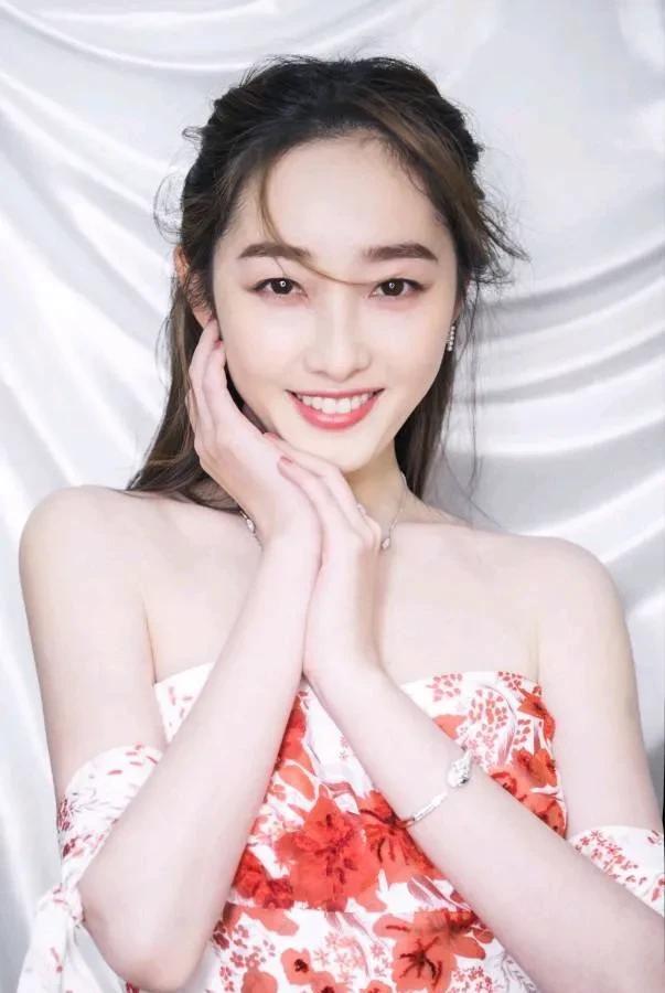 蒋梦婕时尚美图合集！每一张都美得让人移不开眼