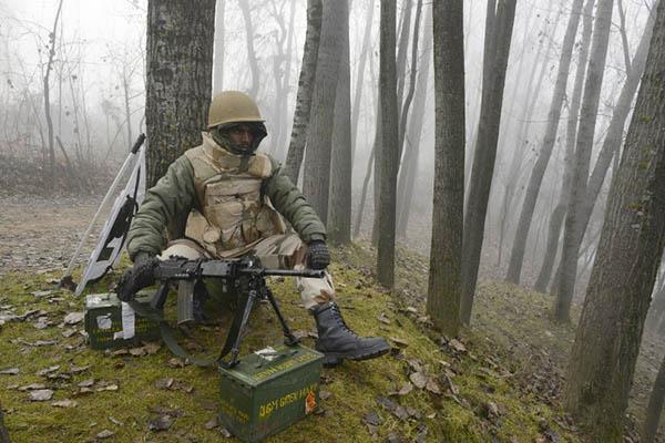 在克什米尔的印度士兵，造型挺奇特