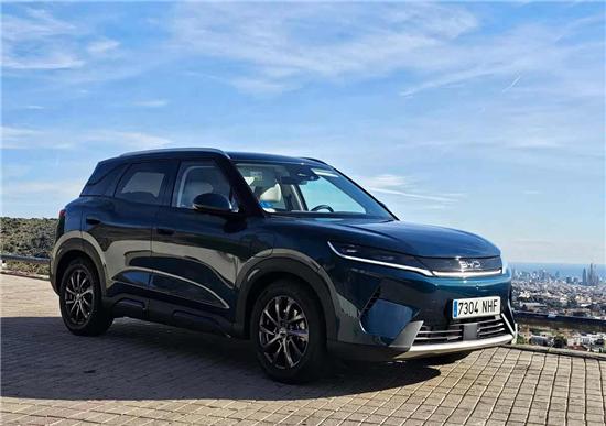 比亚迪元UP可以说是自家的销量主力了，我看每个月能卖2万台左右，有一说一，这个成