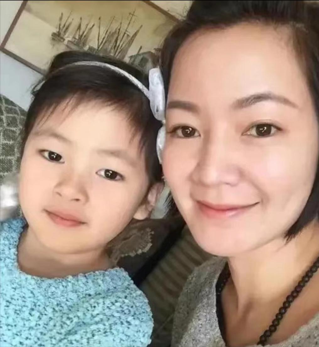 36岁那年，意外怀孕的阿雅找到大自己13岁的活佛男友，单刀直入地扔出一句“咱俩结