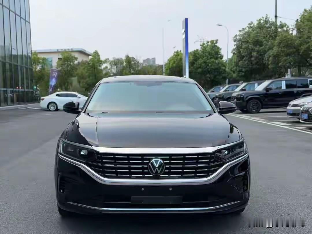 买顶配帕萨特的人真不是人傻钱多。身边就有个65岁的老大哥提了2026款帕萨特P