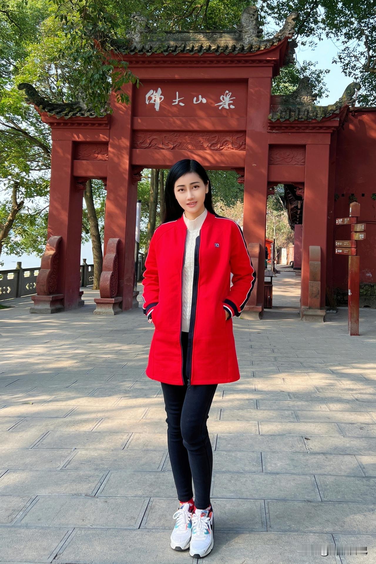 乐山自有凌云佛，三江从此不汹波。