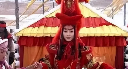 隋朝，14岁的义成公主被嫁给了65岁的老可汗，新婚之夜，老可汗丝毫不怜惜年幼的公