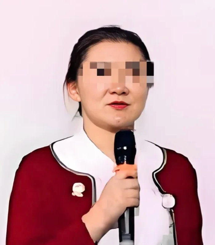 石玉慧有些可惜了，她本是中日友好医院大外科副护士长，算是个事业有成的女人。她这个