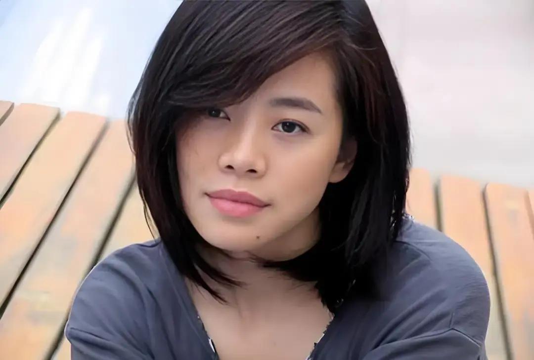 王柠当年被李安挑中演玉娇龙，剧组住了一个月，每天拉筋打拳，她嫌疼嫌累，收拾行李走