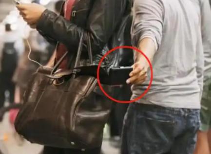 听说在欧洲，小偷们之间有个规矩，偷中国游客的钱和物品可以，但绝对不碰中国人的手机