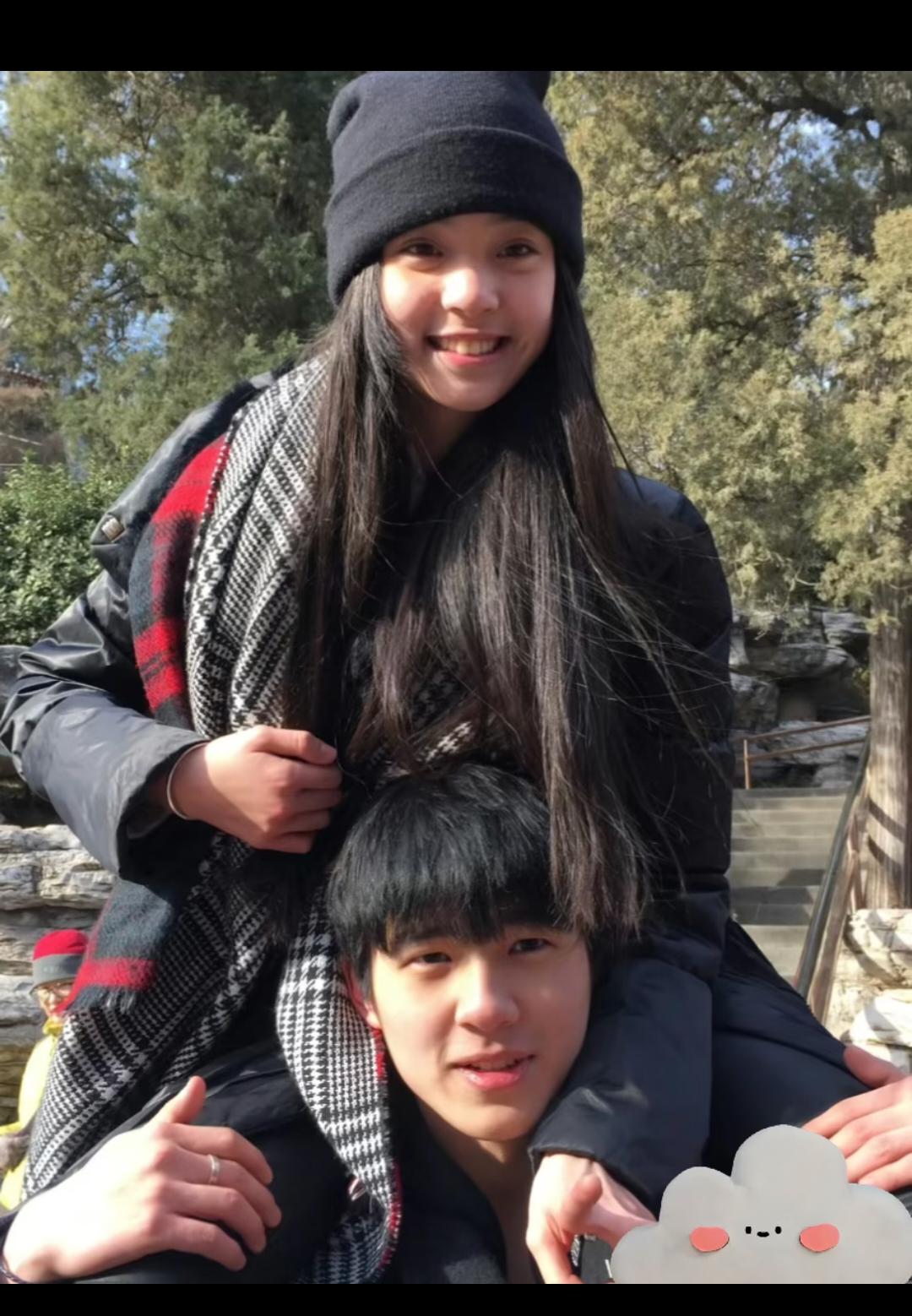没想到他们两个关系这么好！据说以前昊子的微博就是吃饭睡觉欧阳娜娜！时间过的好