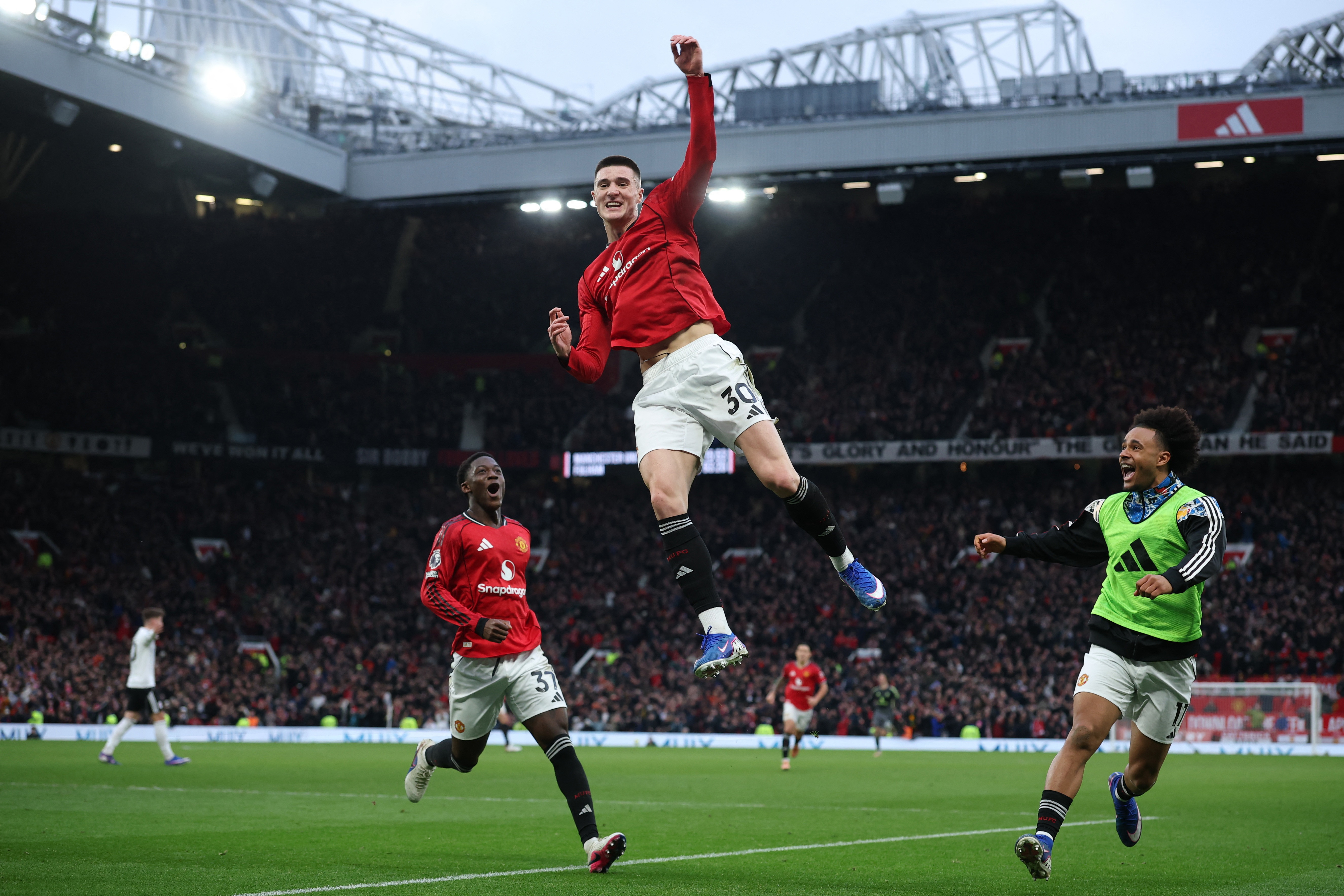 替补绝杀! 舍什科: 卡里克让我们享受比赛;我实现了梦想中的时刻