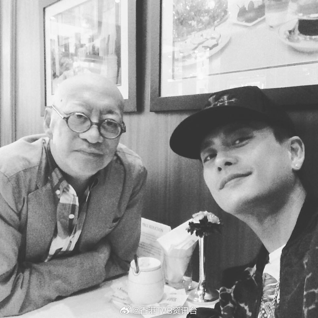 星岛：黄宗泽一个原因不敢带妈咪跟周润发跑步翻睇旧相忆亡父黄宗泽（8日）出席健康