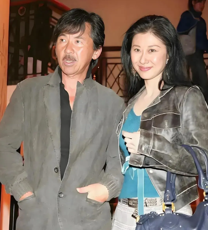 到现在也不明白，叶倩文到底看上林子祥哪一点？记得《潇洒走一回》刚大火的时候，