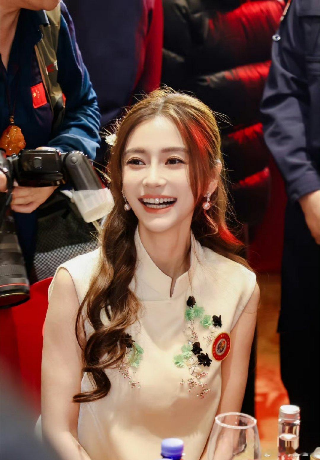 时间带走了Angelababy什么和以前真的没什么变化甚至看起来更年轻了[开学