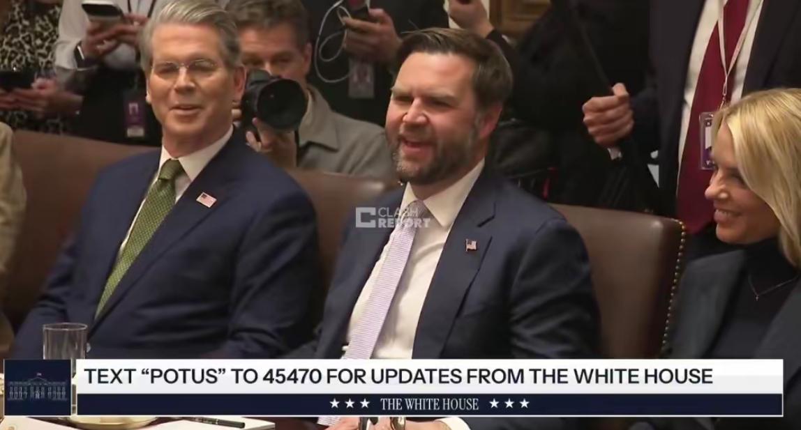 1月30日的内阁会议上，特朗普：“JD，如果你想说点什么，你可以说。毕竟他是副总