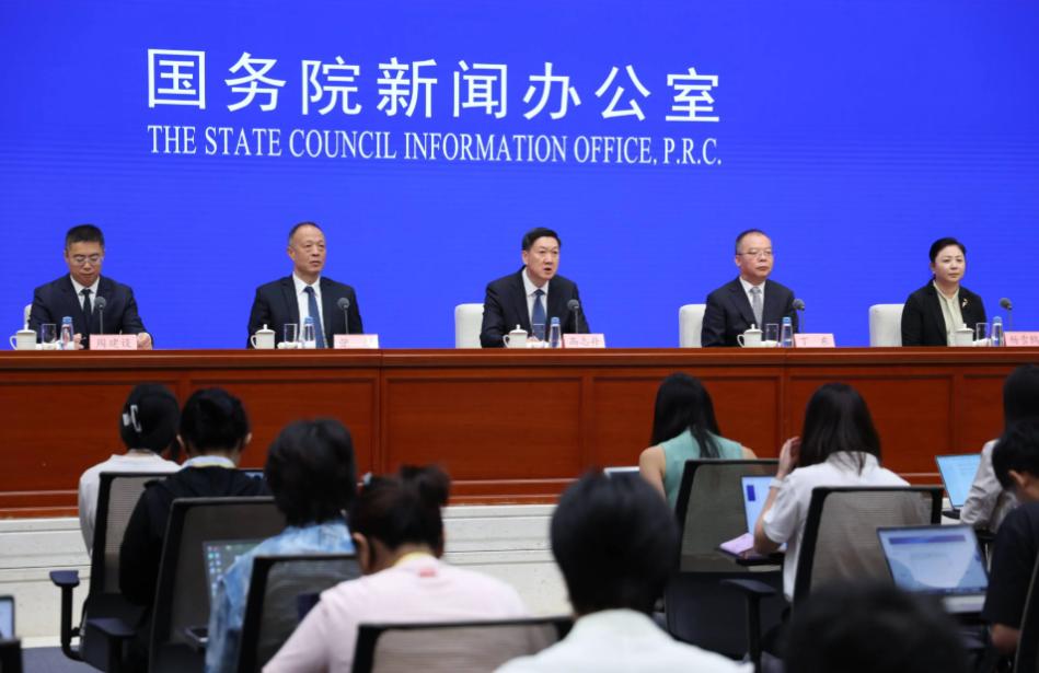 10月10日上午10点的国新办新闻发布会已结束，人社部公布多项工资相关举措。 