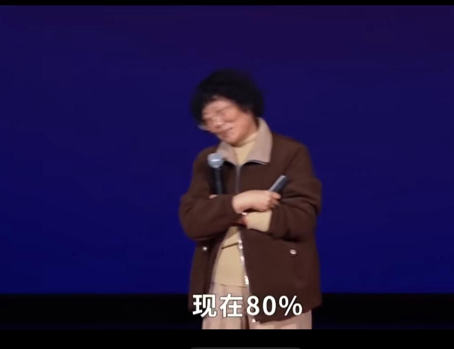 一个退休校长告诉心理工作者陈默，过去20%的孩子厌学，现在80%。为什么？显然是
