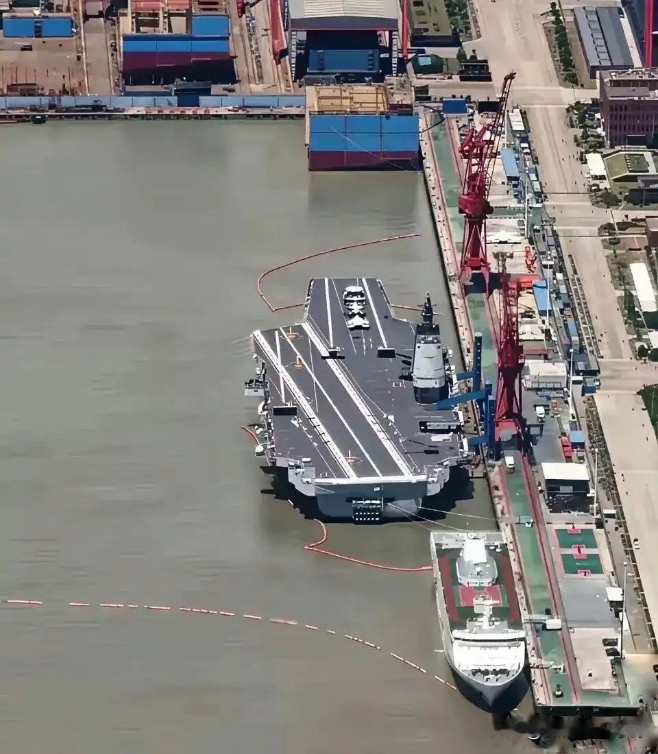 这如果是摄影师拍的，那这位摄影师可以光荣退休了，是不是感觉战忽摄影师又重出江湖了