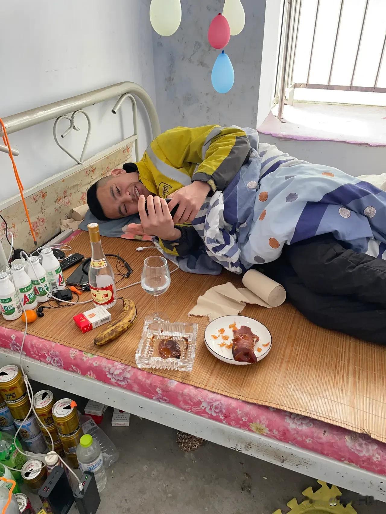 80后提前退休？他：再熬几年就能领五保工资！80后单身小伙在10块钱一天的出