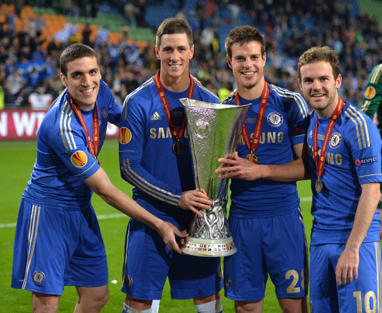 切尔西在2012年赢得了欧冠联赛冠军，在2013年赢得了欧联杯冠军。严格