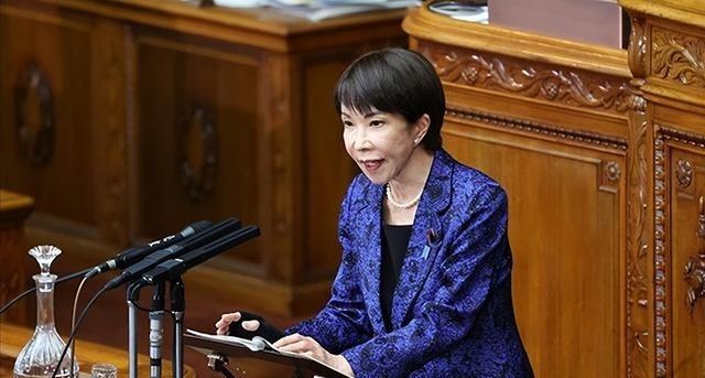 高市早苗回应中国制裁日本实体，气得脸色难看，提出强烈抗议。2月26日，日本首相高