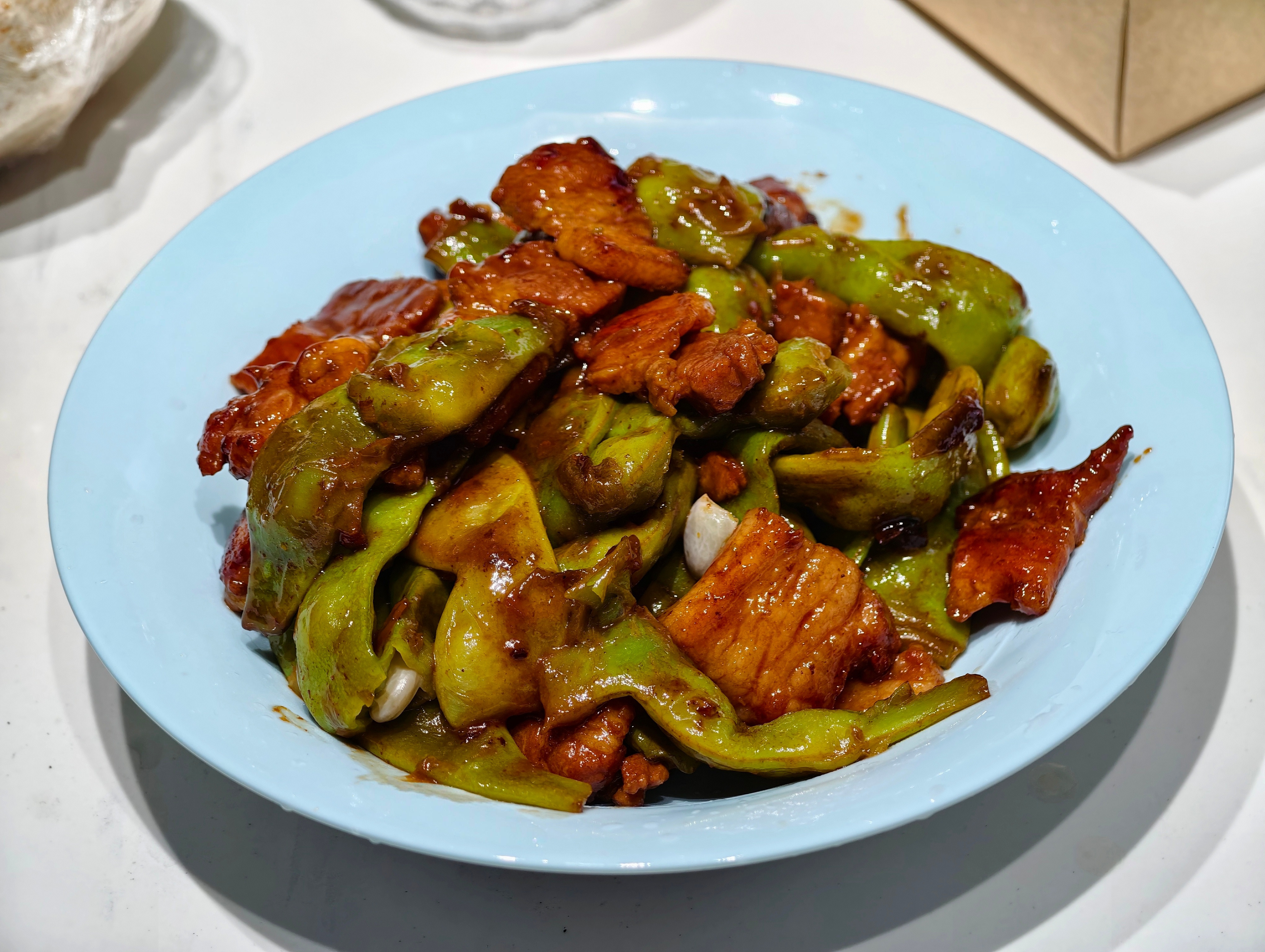 今晚整了个豆角炖肉，看起来怎么样？我老婆最近天天夸我做饭好吃，我现在严