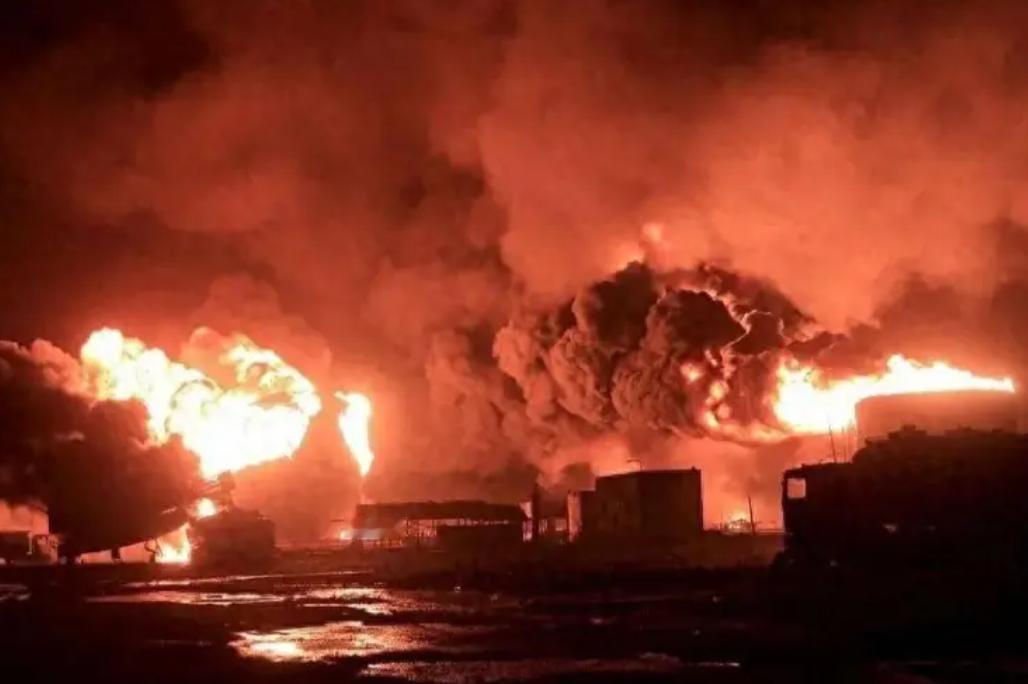 战场再添新变数！朝鲜弹道导弹正式现身乌克兰战场，一击就炸瘫了年产400万吨的大型