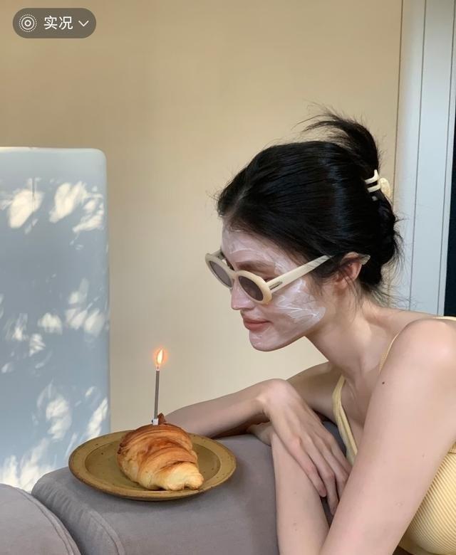 37岁何穗敷面膜举牛角包当生日蛋糕，儿子小Win满一岁露后脑勺被说像陈伟霆​