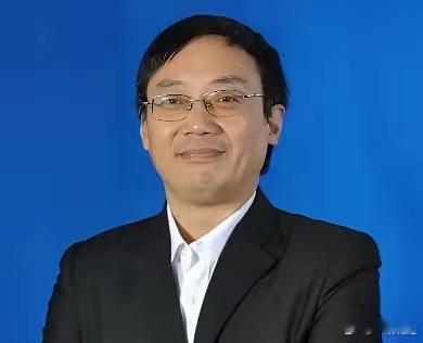 汤家凤7月14日一早发表评论，称中国人民大学宣布撤销蒋方舟的硕士学位是正确的一步