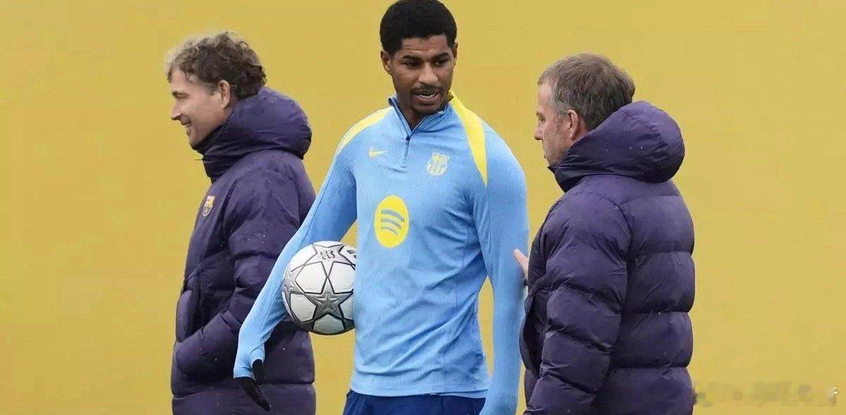 据西班牙媒体《每日体育报》报道，巴塞罗那俱乐部内部对于买断拉什福德进行了利弊分析