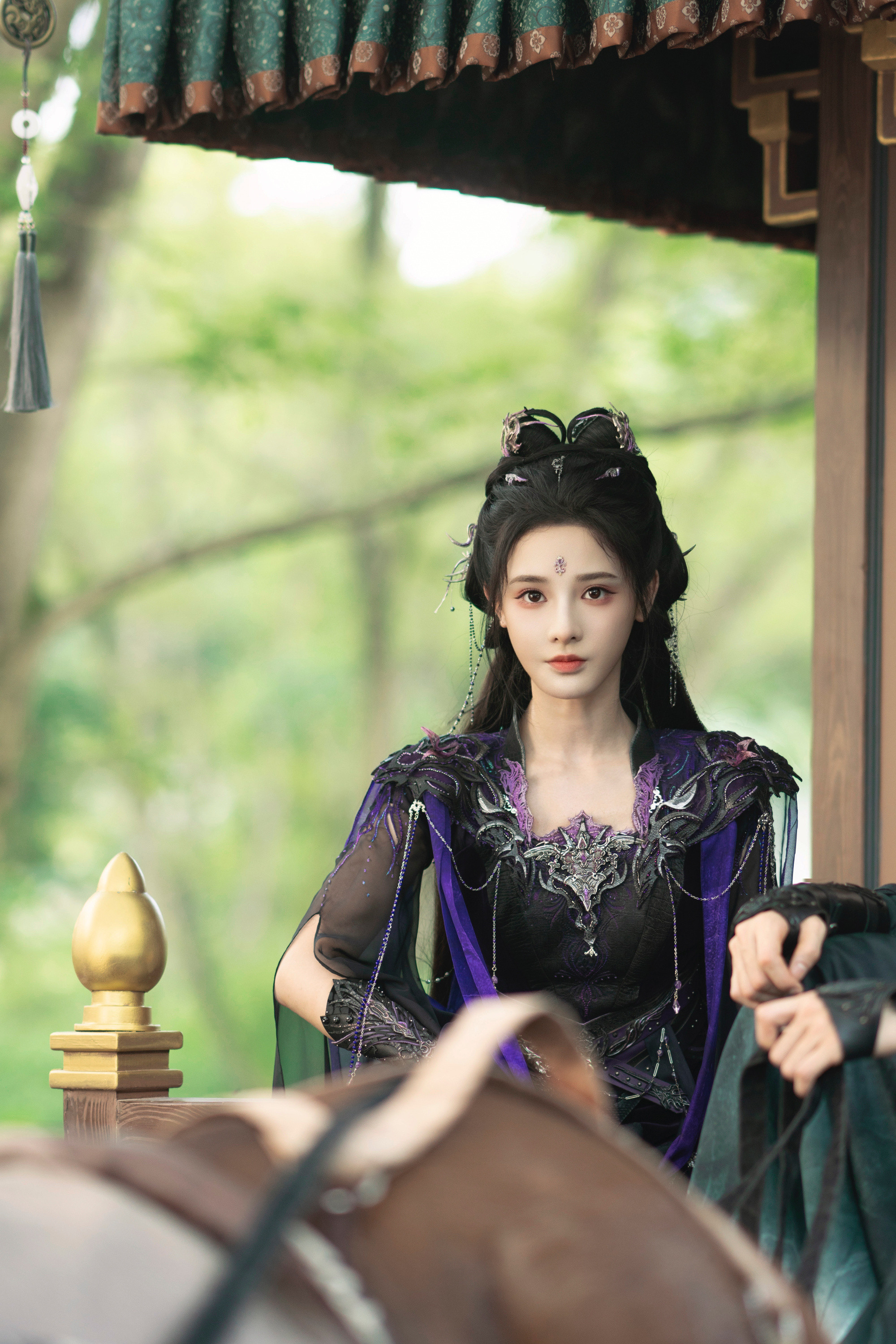 彭小苒暗河传妆造彭小苒妆造正确家人们谁懂啊！彭小苒正确妆造一亮相，直接美炸我！发
