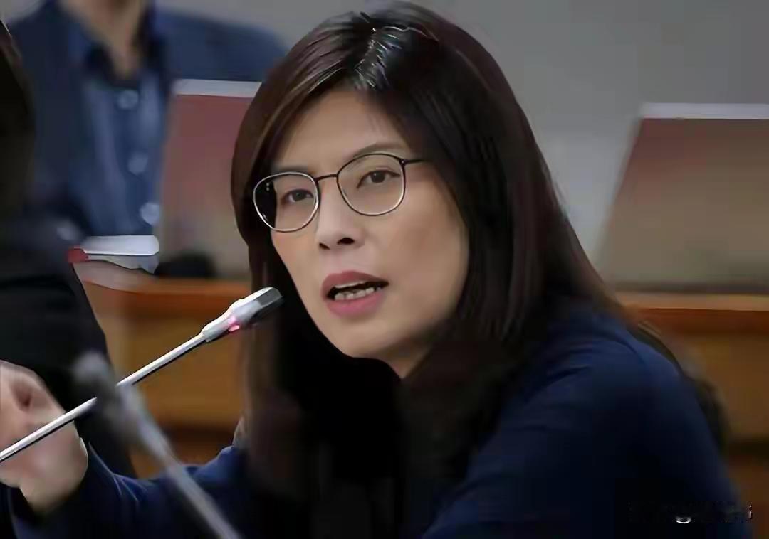 拦下万亿军购案，郑丽文直接摊牌，6字不简单，中国绝不许卖台特朗普还没坐上访