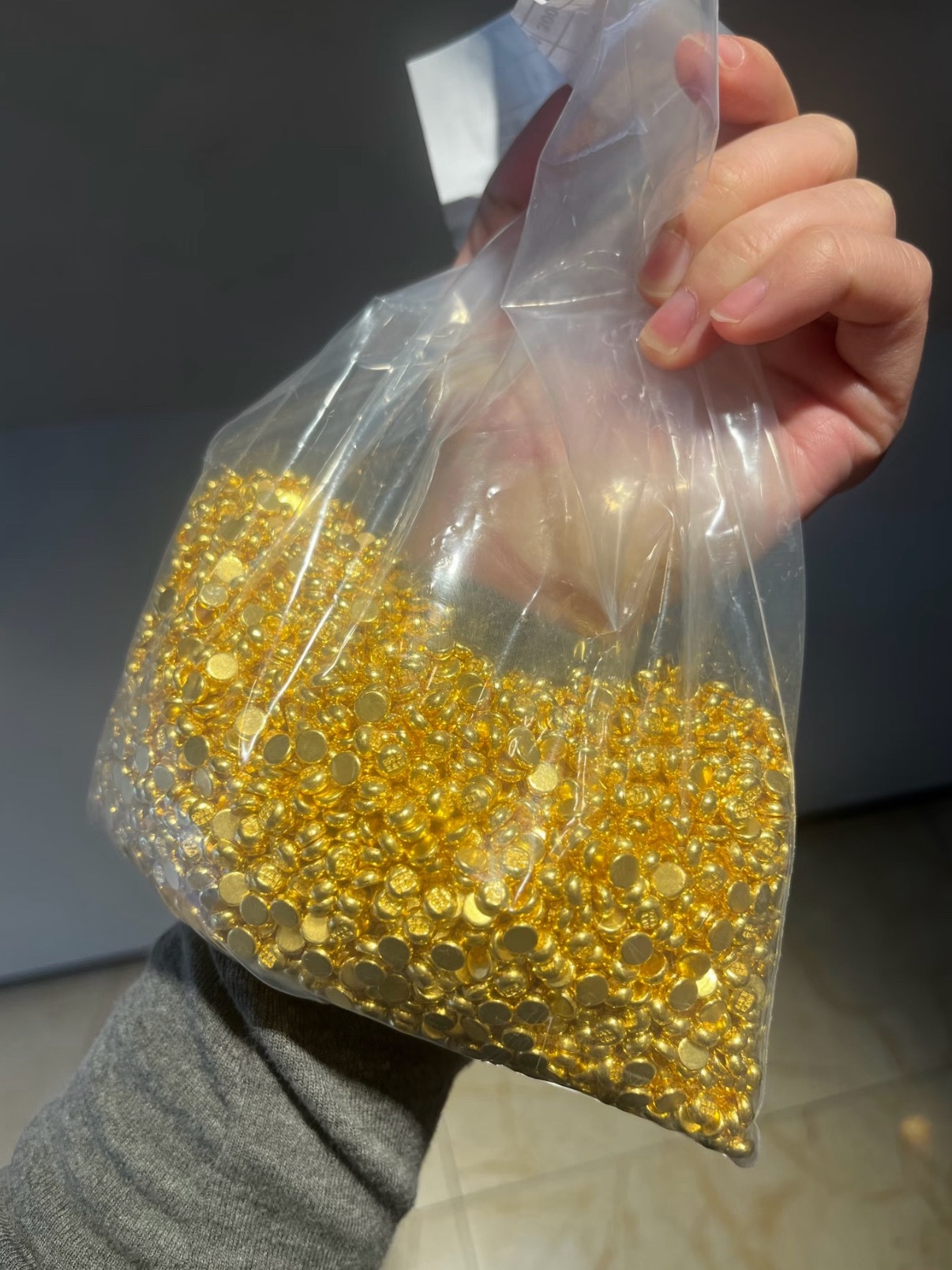 内耗人的终极解药真以为心灵鸡汤能治好内耗啊？心病还需新药医！把这一袋子金豆给你，