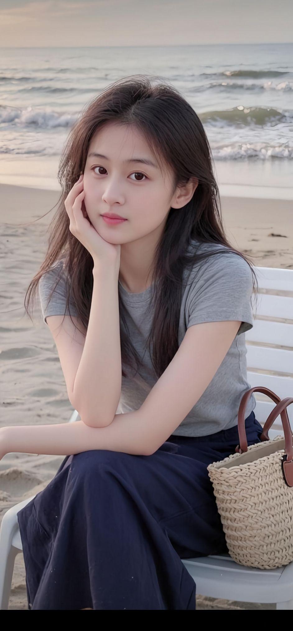 海边静坐，享受宁静时光🌊💙