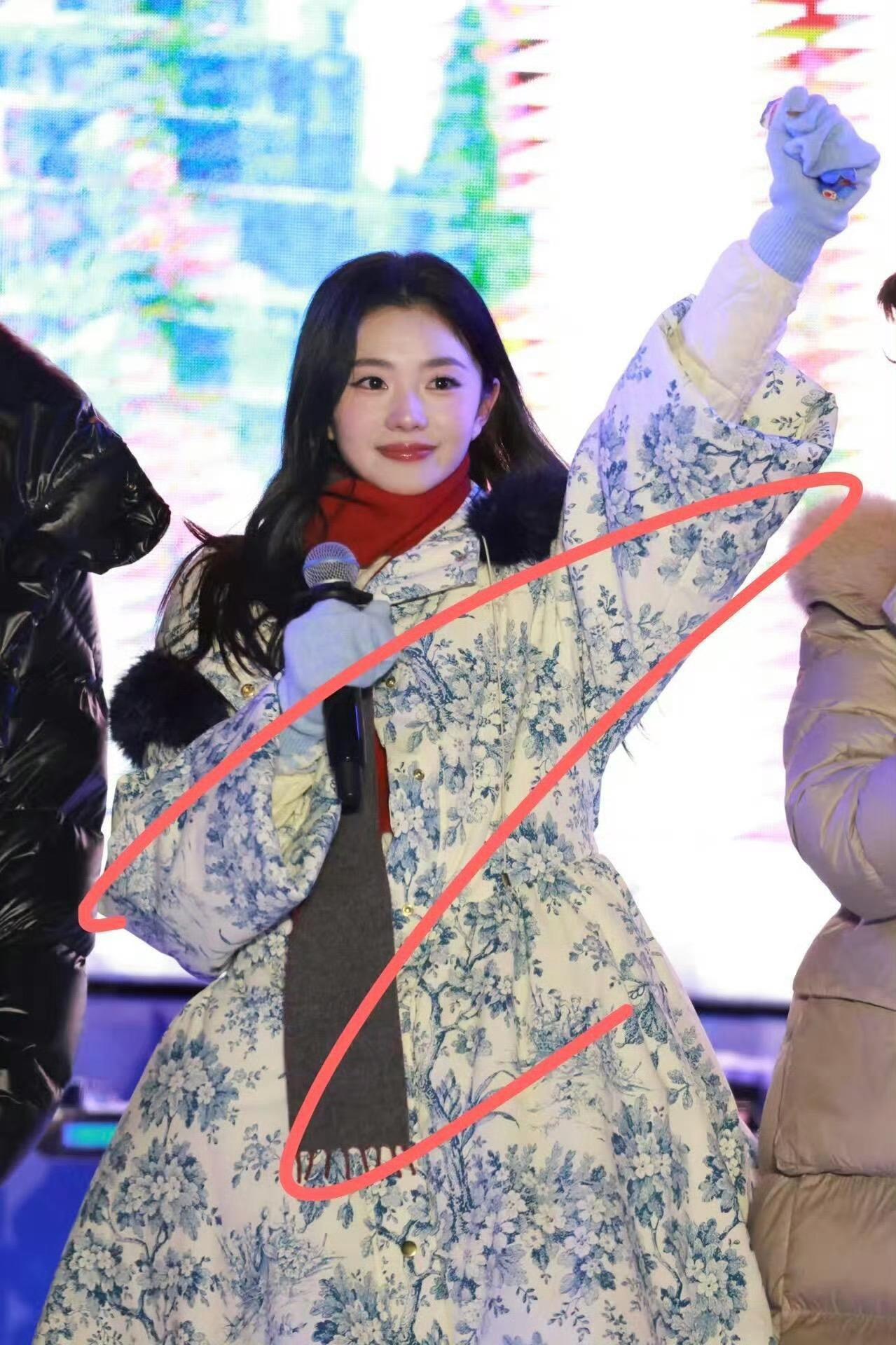 刘浩存马年春晚彩排【刘浩存】裹了玻璃糖霜的苹果糖