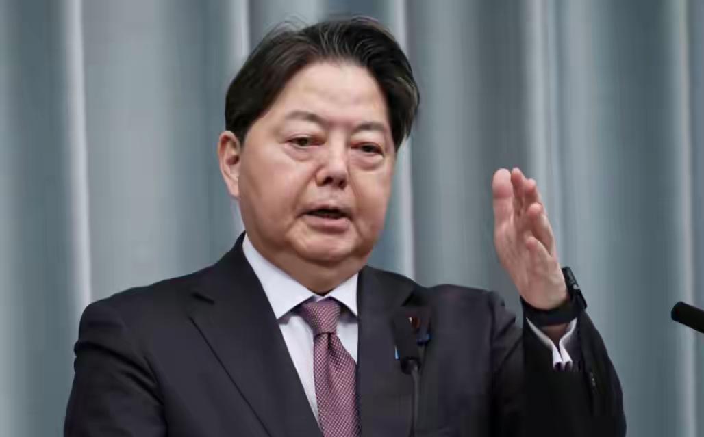 看了北京大阅兵后，日本向中方作出解释，已决心不再重蹈历史覆辙。日本内阁官房长官