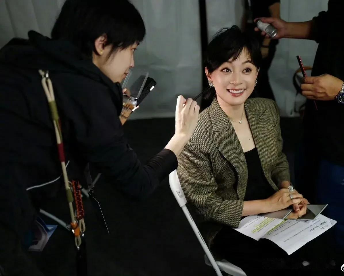 孙俪，引发热议！9月24日，孙俪更新动态，没有配任何文字，只发出一个爱心图