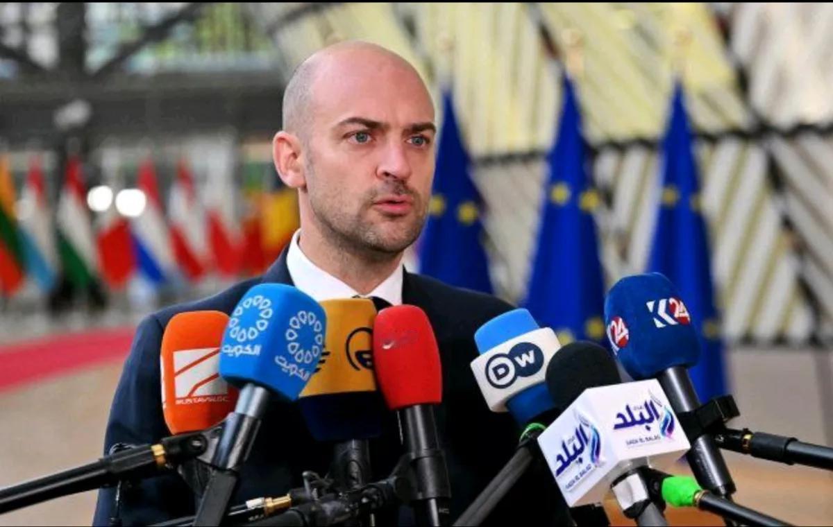 《费加罗报》消息，法国外长宣布，将向乌克兰提供新一批战斗机。当地时间9日，法