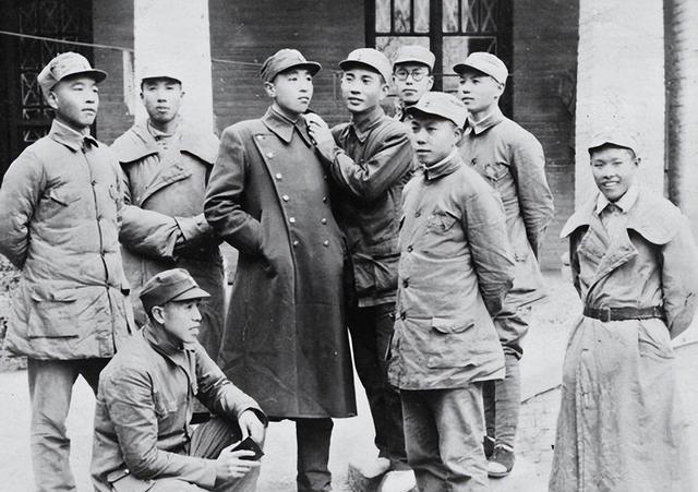 1965年8月，原北京军区副司令旧伤复发，因为没有医疗证，医院都不肯收治。副司令