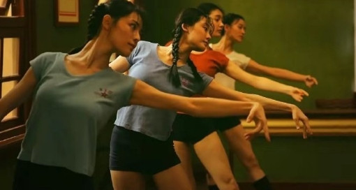 《芳华》过去八年了，冯导亲选的三美现在怎么样了？​​​