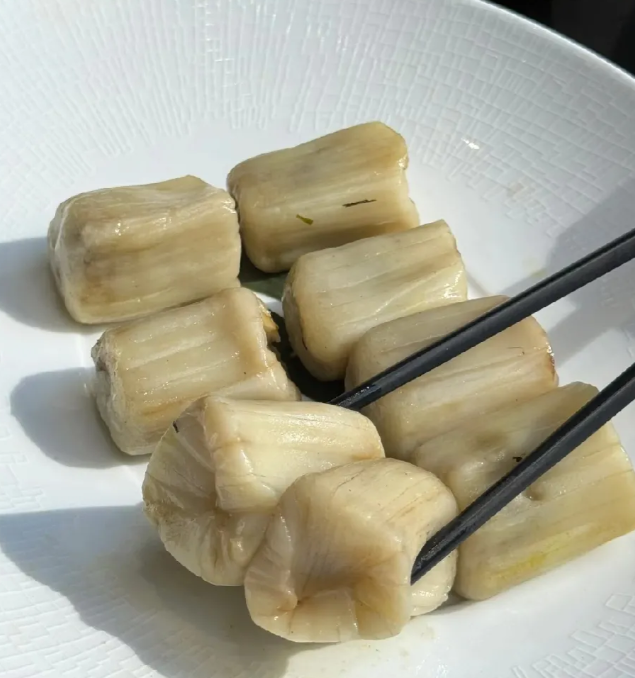 请问一下这是哪里的美食？叫什么？川菜馆吃到的，还蛮好吃的，刚开始以为是香蕉