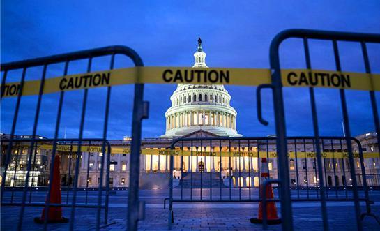 时隔43天，美国政府重新开门，这次只能坚持2个月？ 当特朗普在白宫椭圆办公室