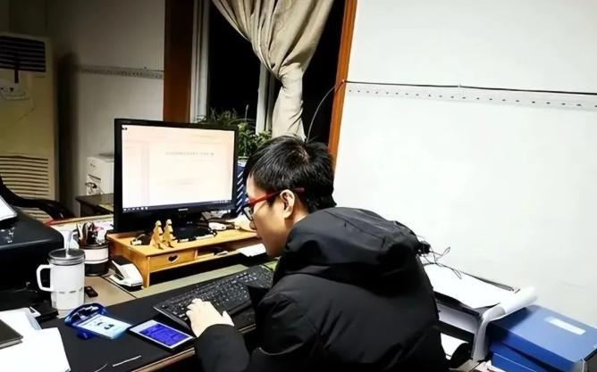 彪悍的人生不需要解释！2022年，新疆30岁硕士攒够100万，不久后，他做了人生