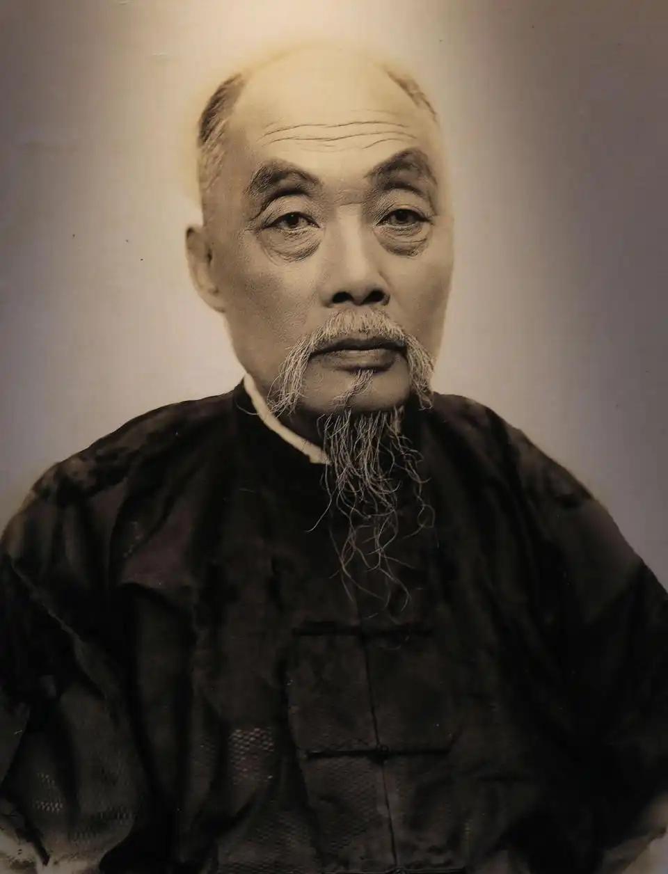 1925年，徐树铮与五省联军总司令孙传芳一道乘专车到南通拜访张謇，想要拥戴他出任