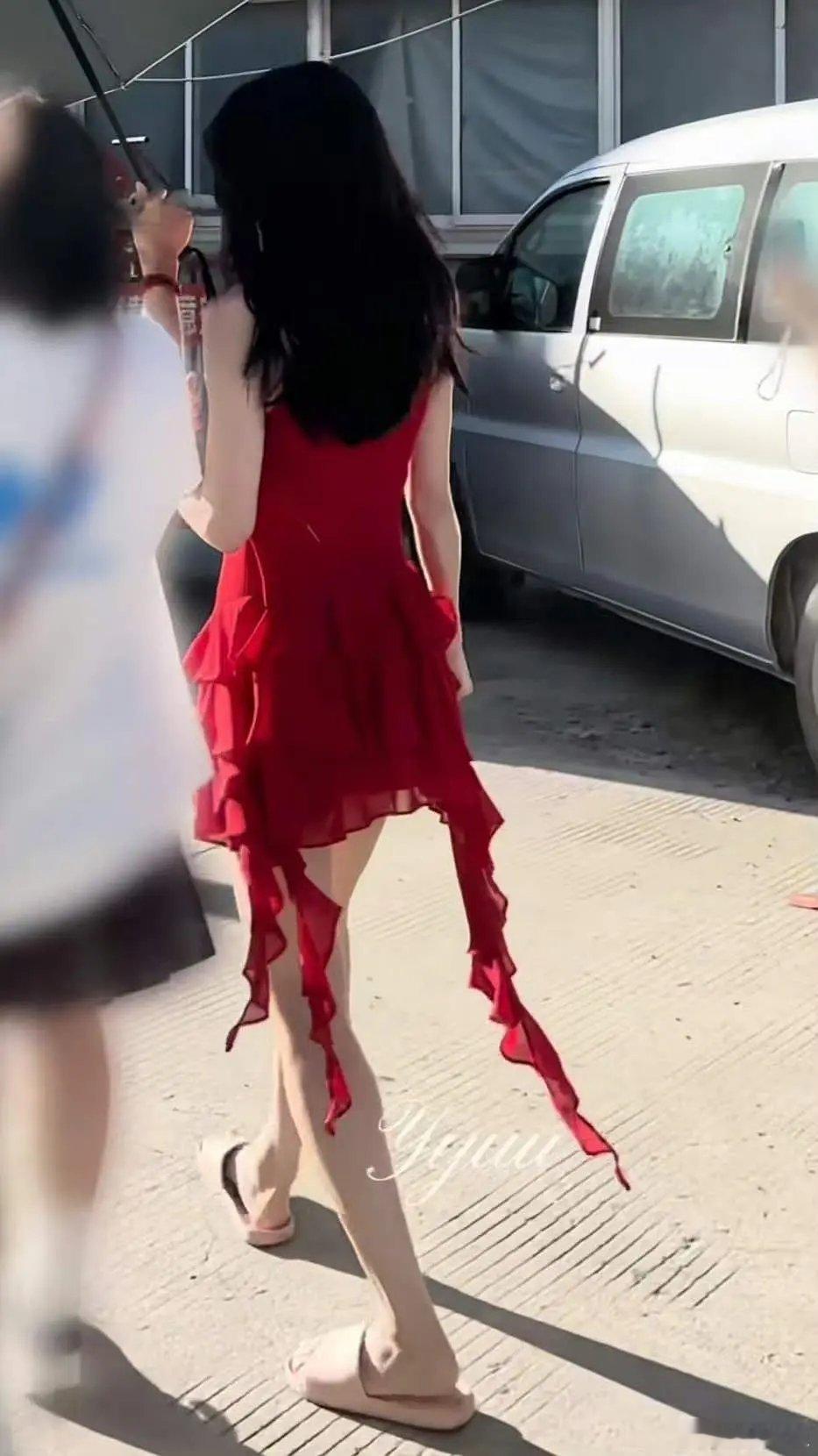 喜欢蔡文静的身材，瘦而不柴，还浑身是肌肉，很有力量感