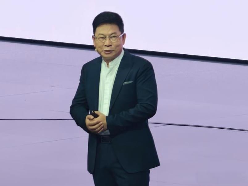 余承东又吹牛，竞争对手远远都追不上。在鸿蒙智行的春季新品发布会上，余承东豪情万丈