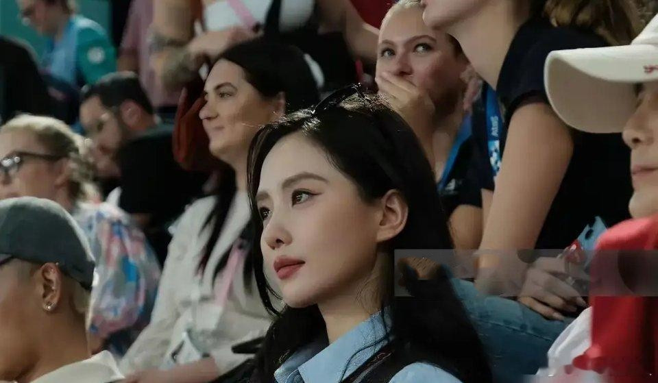 来看看在新华社镜头下的刘诗诗，如果当初不带摄像师直接用这个图还会被骂？